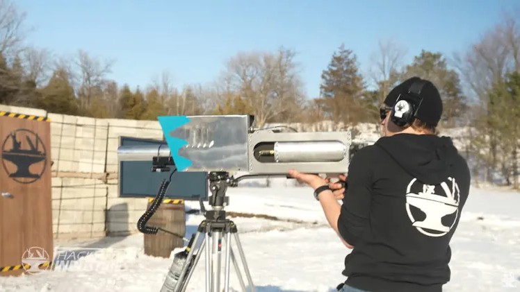 A group of YouTubers takes inspiration from Fortnite to create a snowball launcher