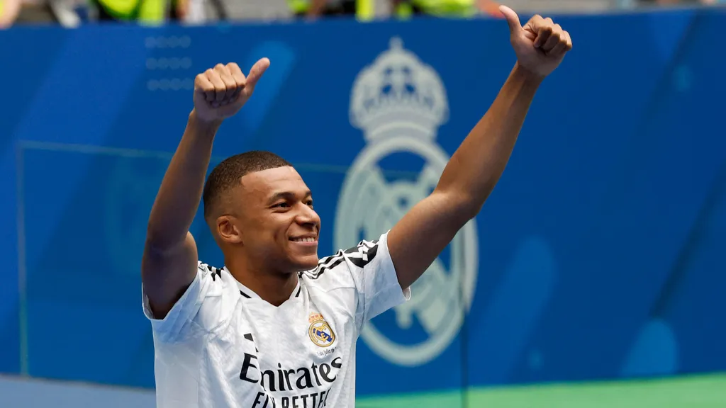 Ibai Llanos Takes Center Stage at Kylian Mbappé’s Real Madrid Presentation