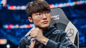 LeagueofLegends Faker RightHand Worlds2022