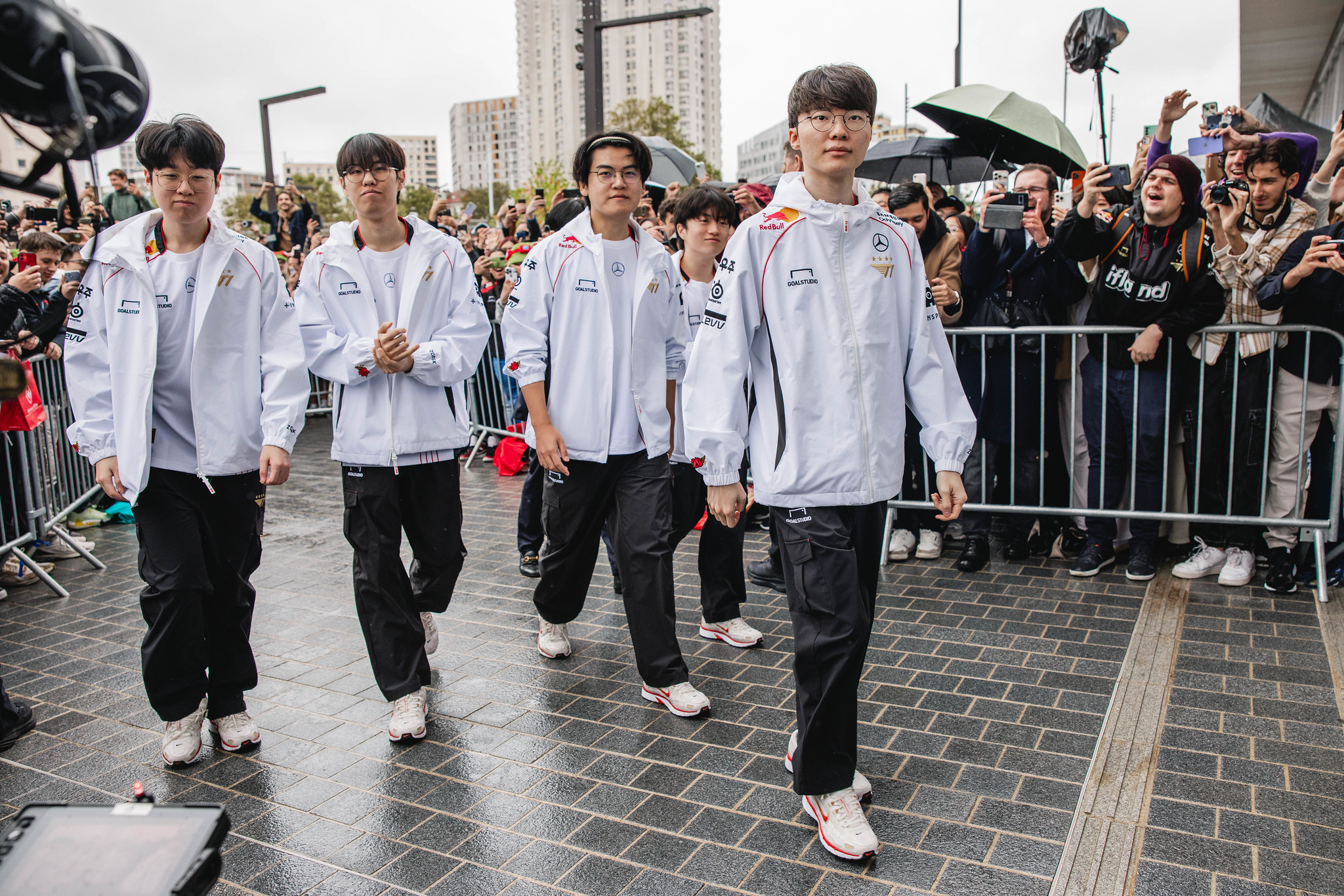 Controversy Erupts Ahead of Worlds 2024 Final: Gen.G Academy Coach Accused of Leaking T1 Tactics